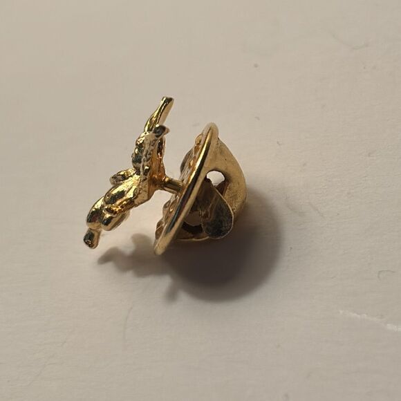 Vintage dainty Gold Tone Cherub Angel with wings Lapel Pin - Picture 2 of 5